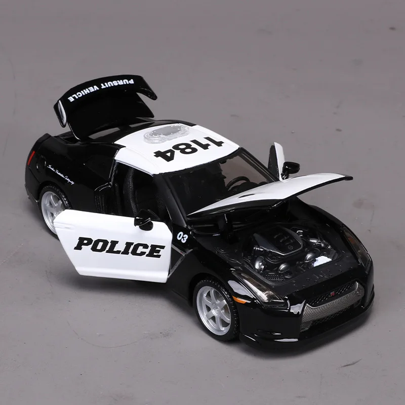 

Maisto 1:24 GTR R35 2009 Police High Quality Alloy Car Diecasts&Toy Vehicle Car Model Miniature Scale Model Car Toy For Children