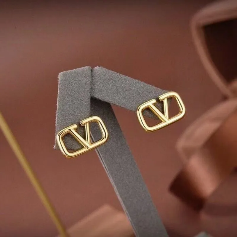 

Xiqi Jewelry New Trendy Earrings for Women, Anti-allergy, Niche and High-end Earrings, Versatile and Fashionable Earrings