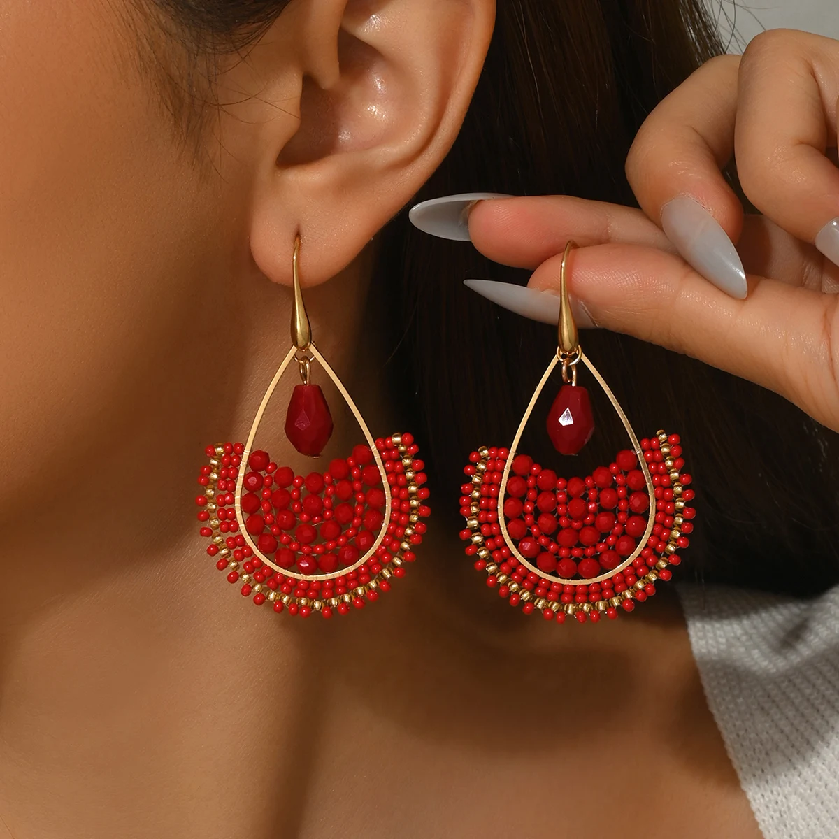 Handcrafted bohemian-style fan-shaped pendant earrings, perfect for women. These beaded earrings are suitable for any occasion,