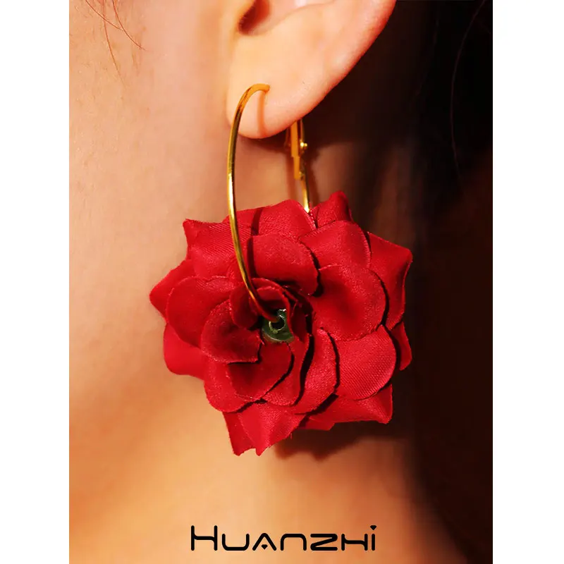 HUANZHI-pendientes de aro de Metal con flores grandes para mujer y niña, aretes con personalidad exagerada, tendencia Sexy, joyería de verano, 2024