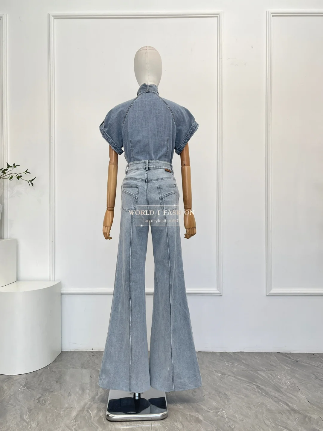 بلوزة بشريط بأكمام قصيرة من قماش الدنيم الأزرق الأنيق الجديد لعام 2025 ومجموعة سراويل من الدنيم الأزرق #4