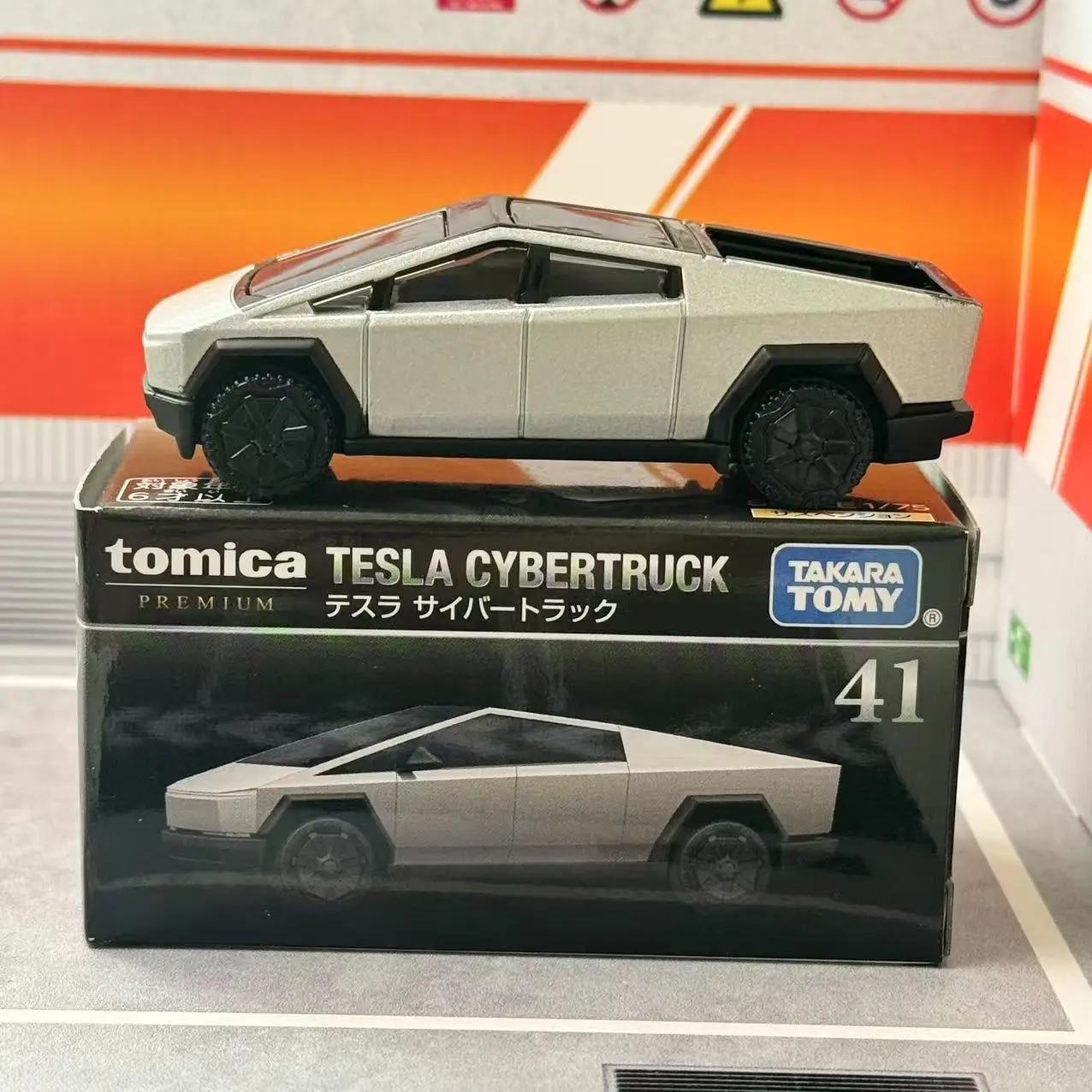 Takara Tomy Tomica No. 28 Tesla Model Y No. 98 Tesla Model 3