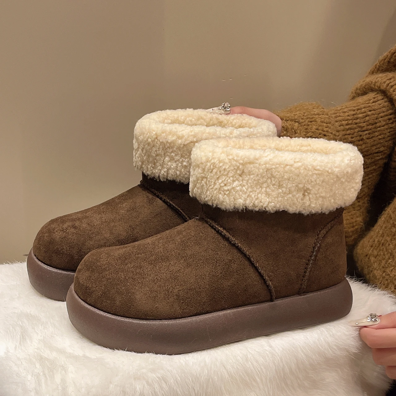 2025 جديد شقة النساء حذاء من الجلد الشقق الجلد المدبوغ أحذية دافئة امرأة الاتجاه مصمم العلامة التجارية قصيرة أفخم دافئ فام الثلوج بوتاس 021