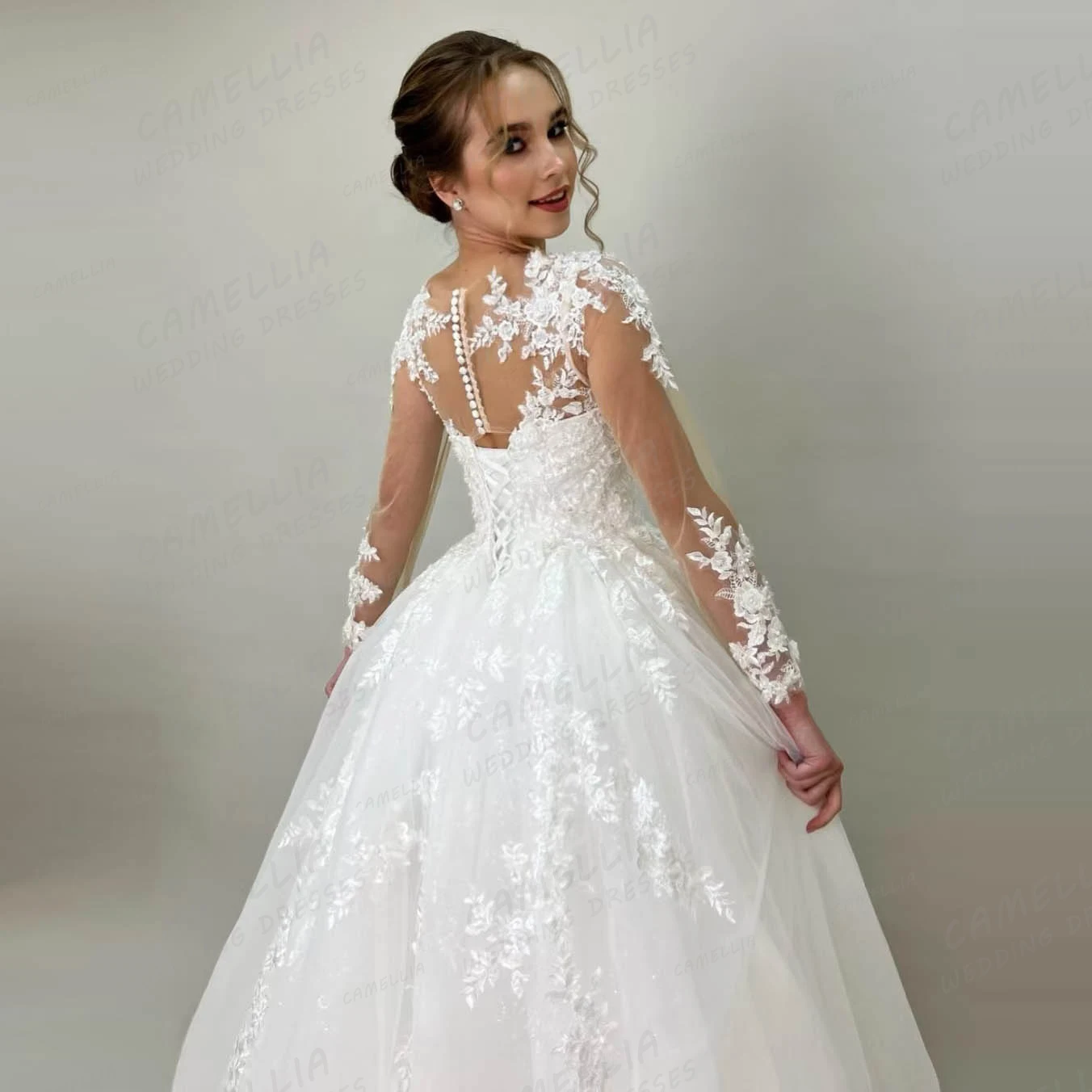 Sierlijke Trouwjurken A Line Vrouwen Appliques Bruidsjurken Lange Mouw Appliques Fluffy Tule Vestidos Prinses Aangepast