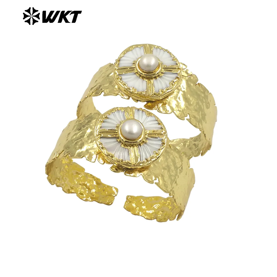 WT-MPB123 Unique Retro White Shell And Pearl Paved Flower Shape Pendant Yellow Brass Cuff Bangle For 5 PCS A Lot Accessory