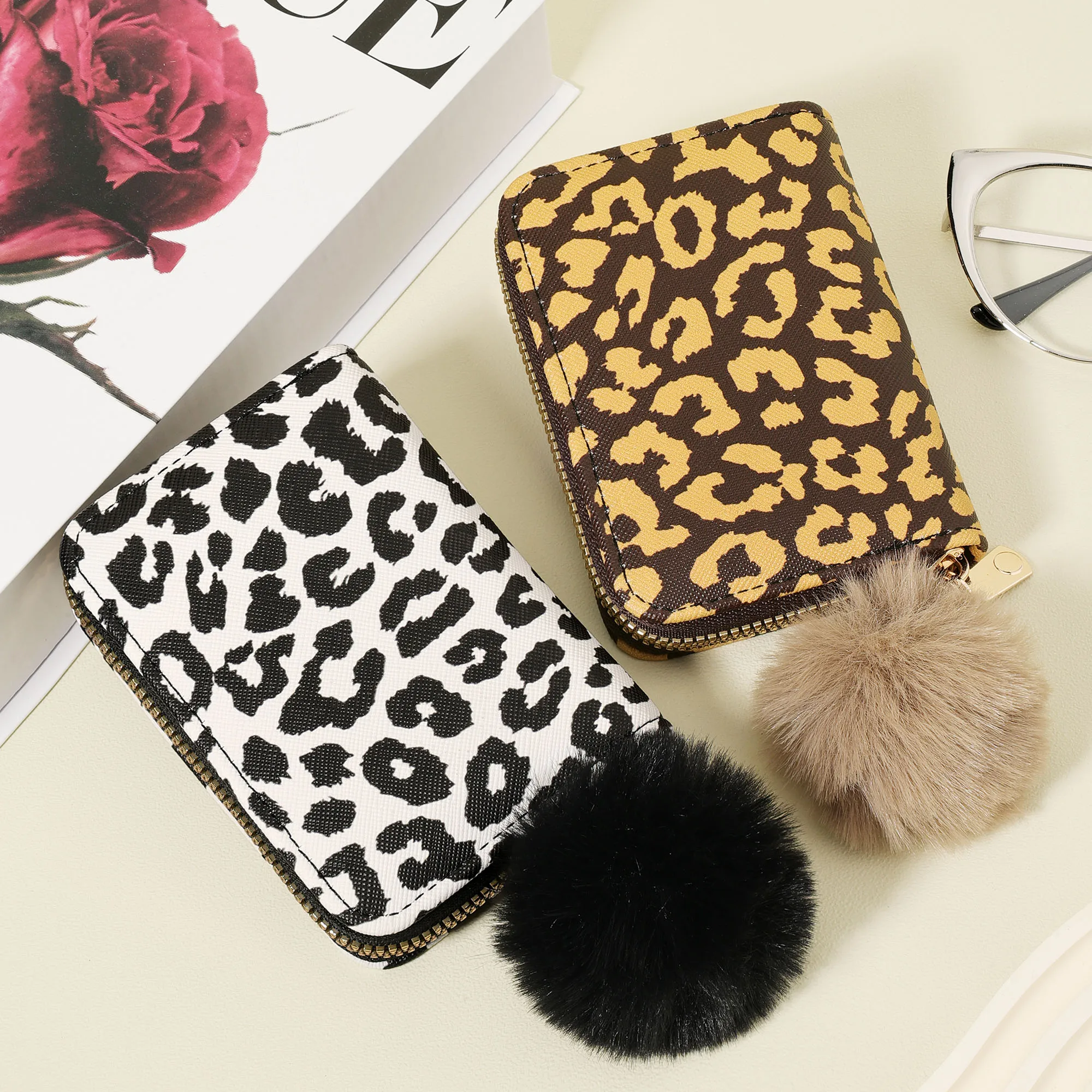 New leopard print women's minimalist wallet, With a Pom-pom Charm, Simple and casual multi slot, large capacity multi card walle