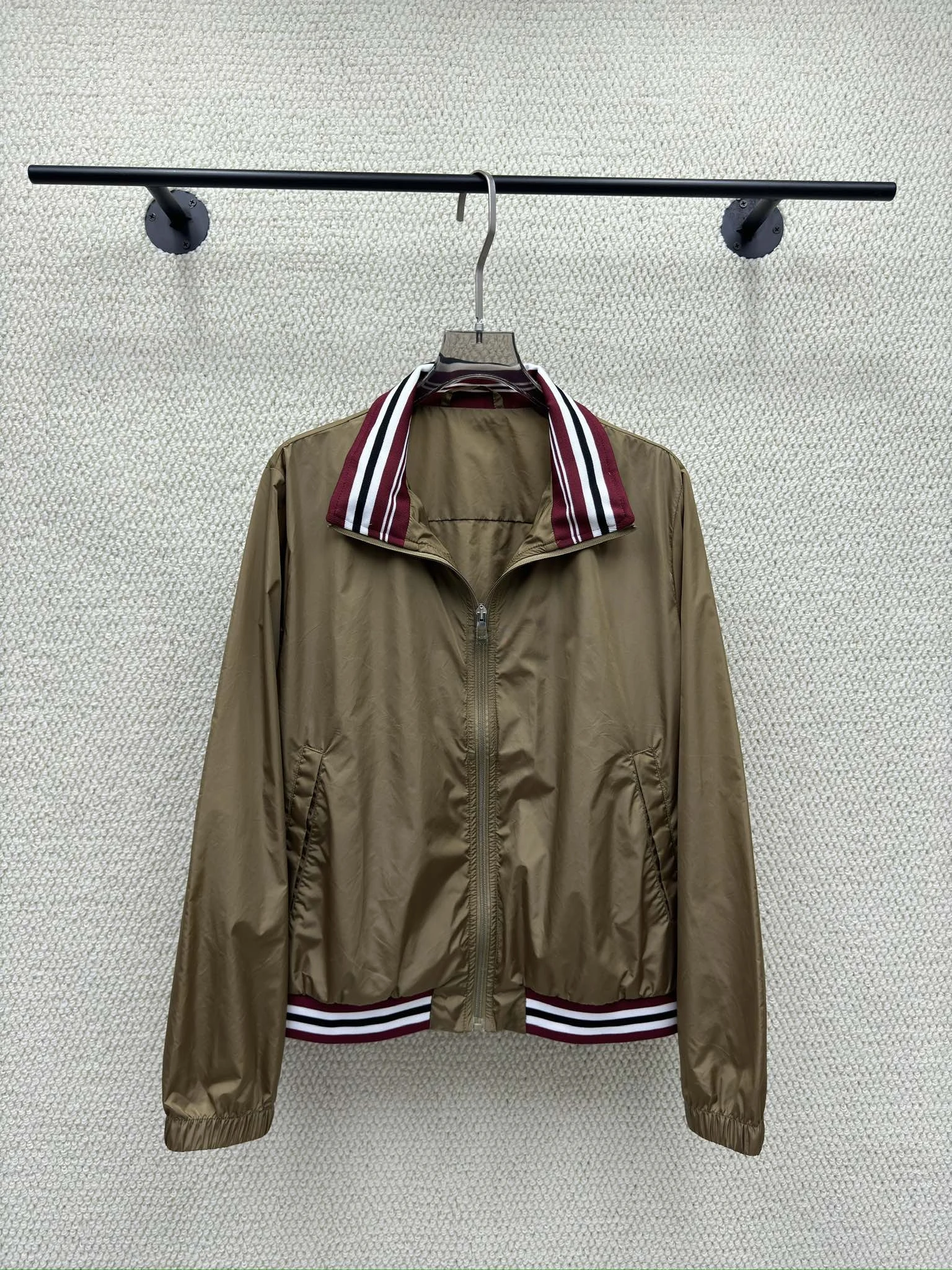 

Retro Sporty Nylon Baseball Jacket with Stand Collar And Elastic Waist Shorts Set Women's Fashion Spring Outfit Two-Piece Suit