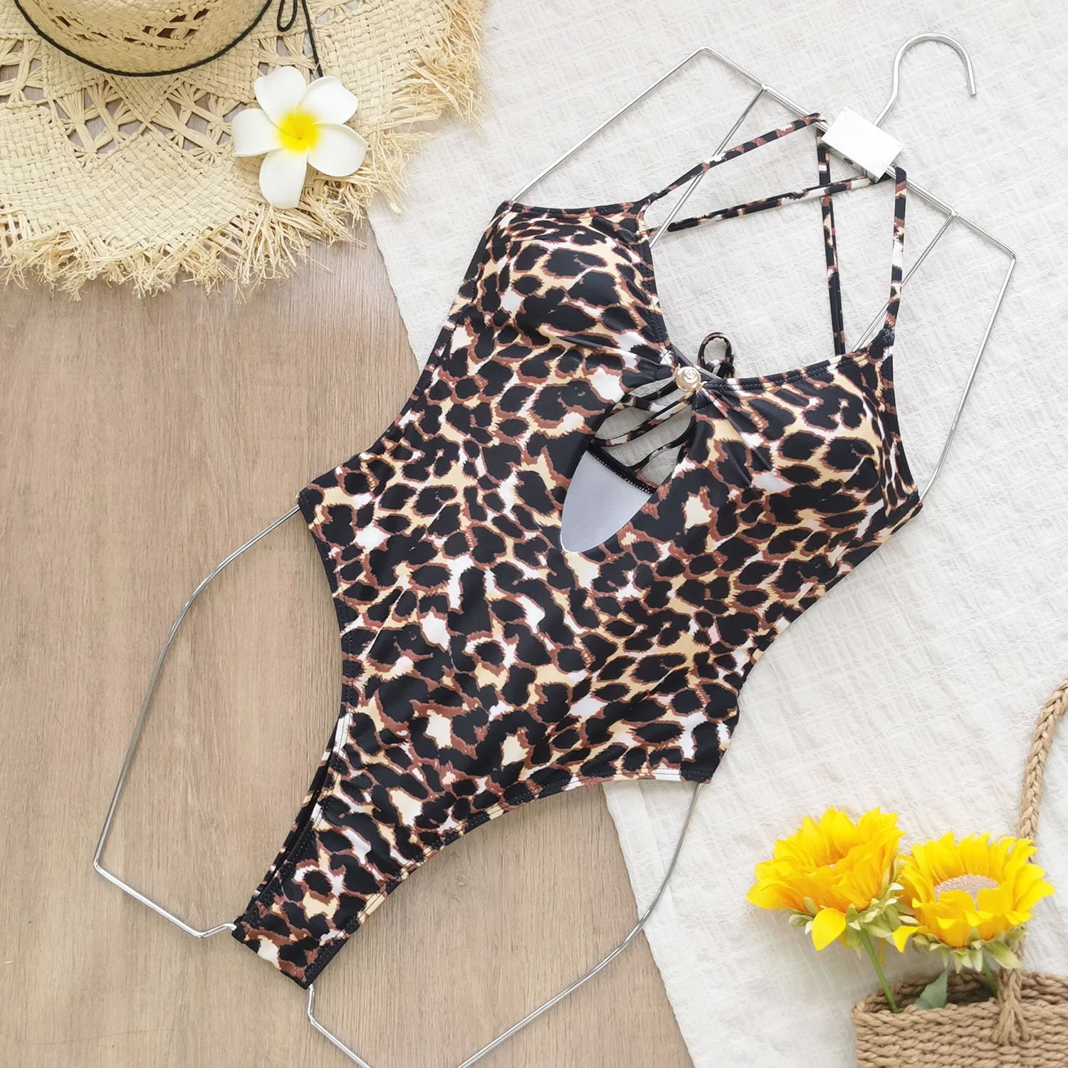 

2025 Classical Lepord Print Women One Piece Swimsuit Fashion Sexy Backless Halter Swimwear Lady Bathing Suit Female Beachwear