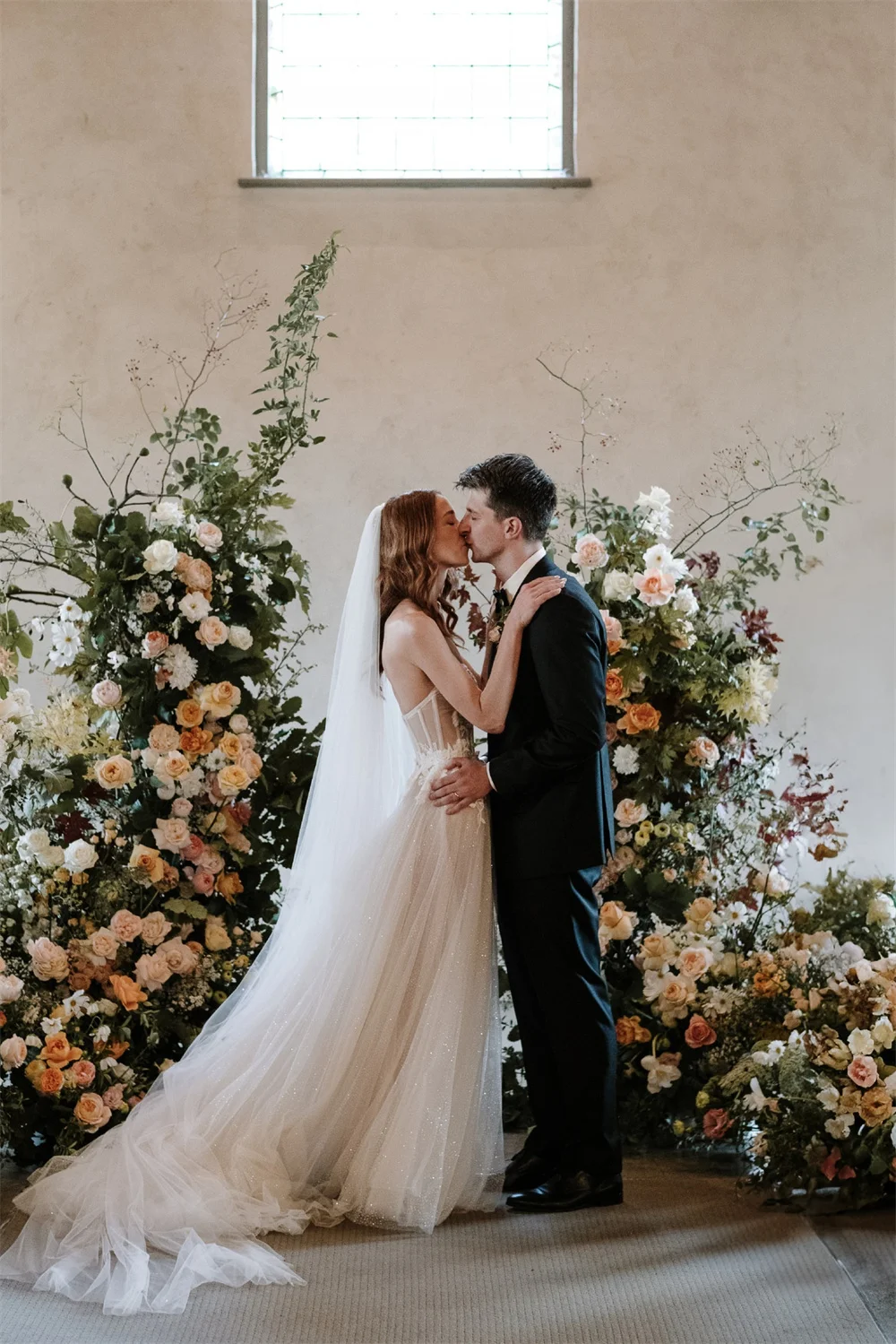 Белое свадебное платье трапециевидной формы на заказ в Токио, без бретелек, без рукавов, на молнии сзади, со шлейфом, свадебное платье, элегантное свадебное платье из тюля