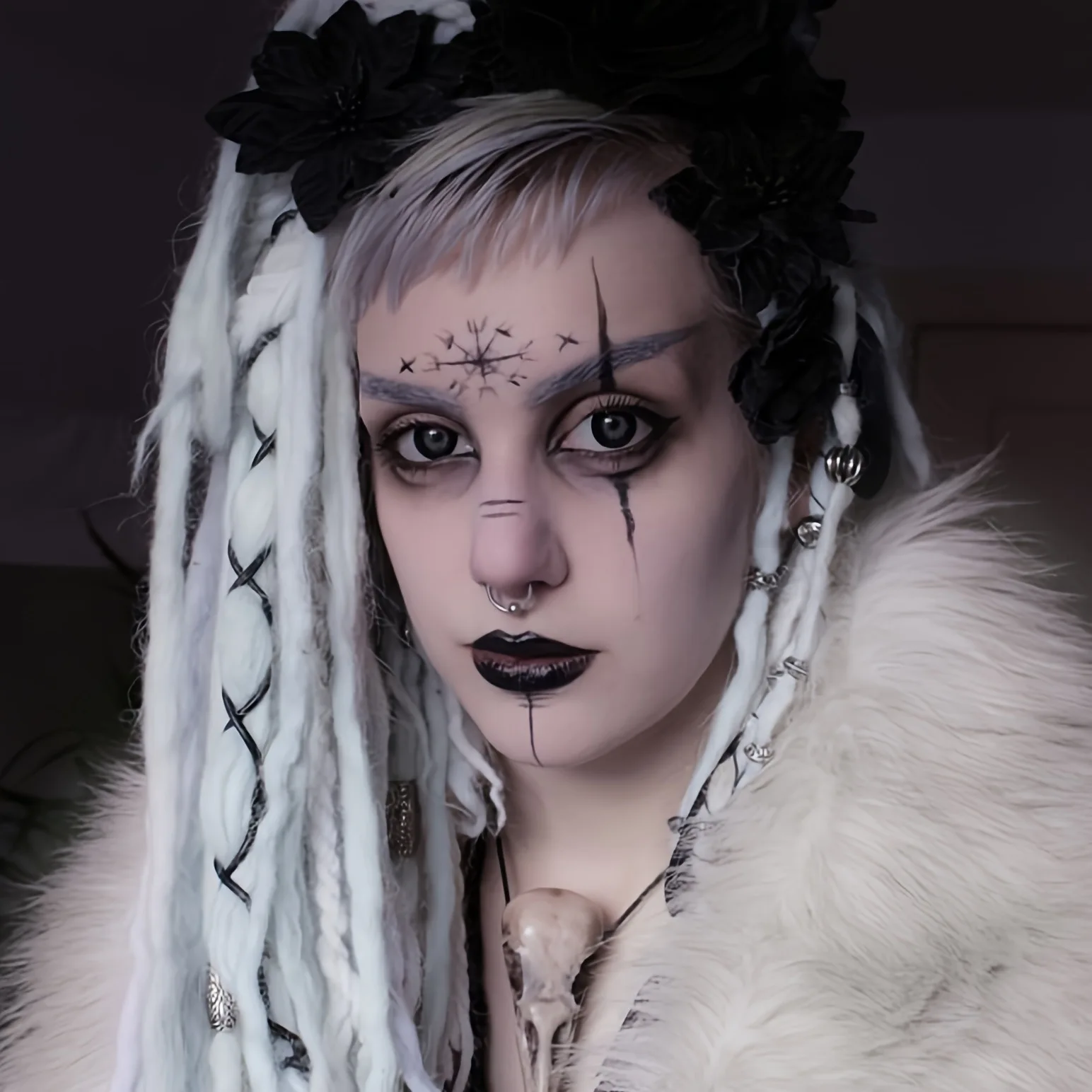 Wikinger-Umhang-Kostüm für Damen mit Pelzkragen, mittelalterlicher Renaissance-Umhang, Königskrieger-Umhang, Schal, Halloween, LARP, Cosplay-Kostüm – Detail 9