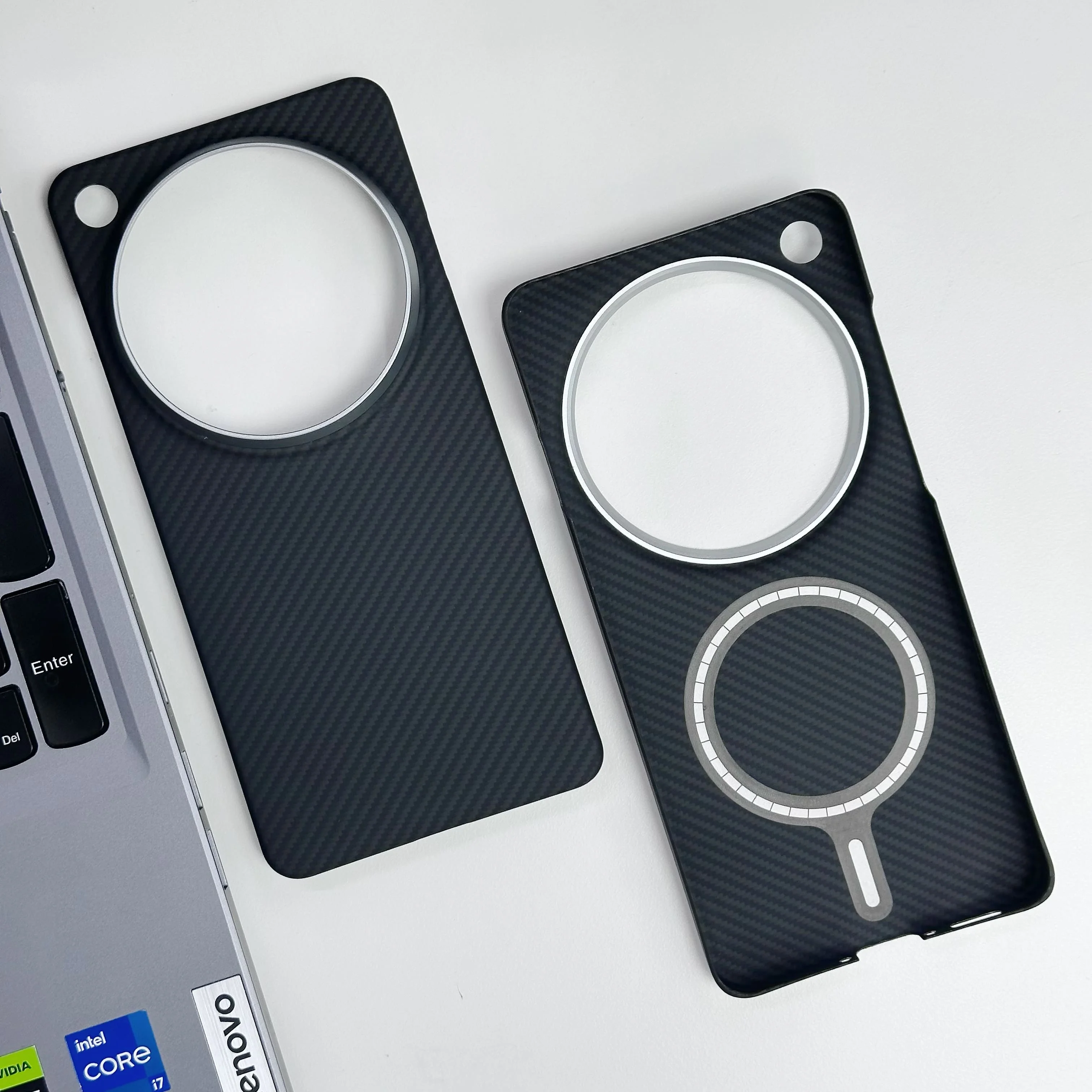: Coque de téléphone en fibre de carbone et matériau spécial