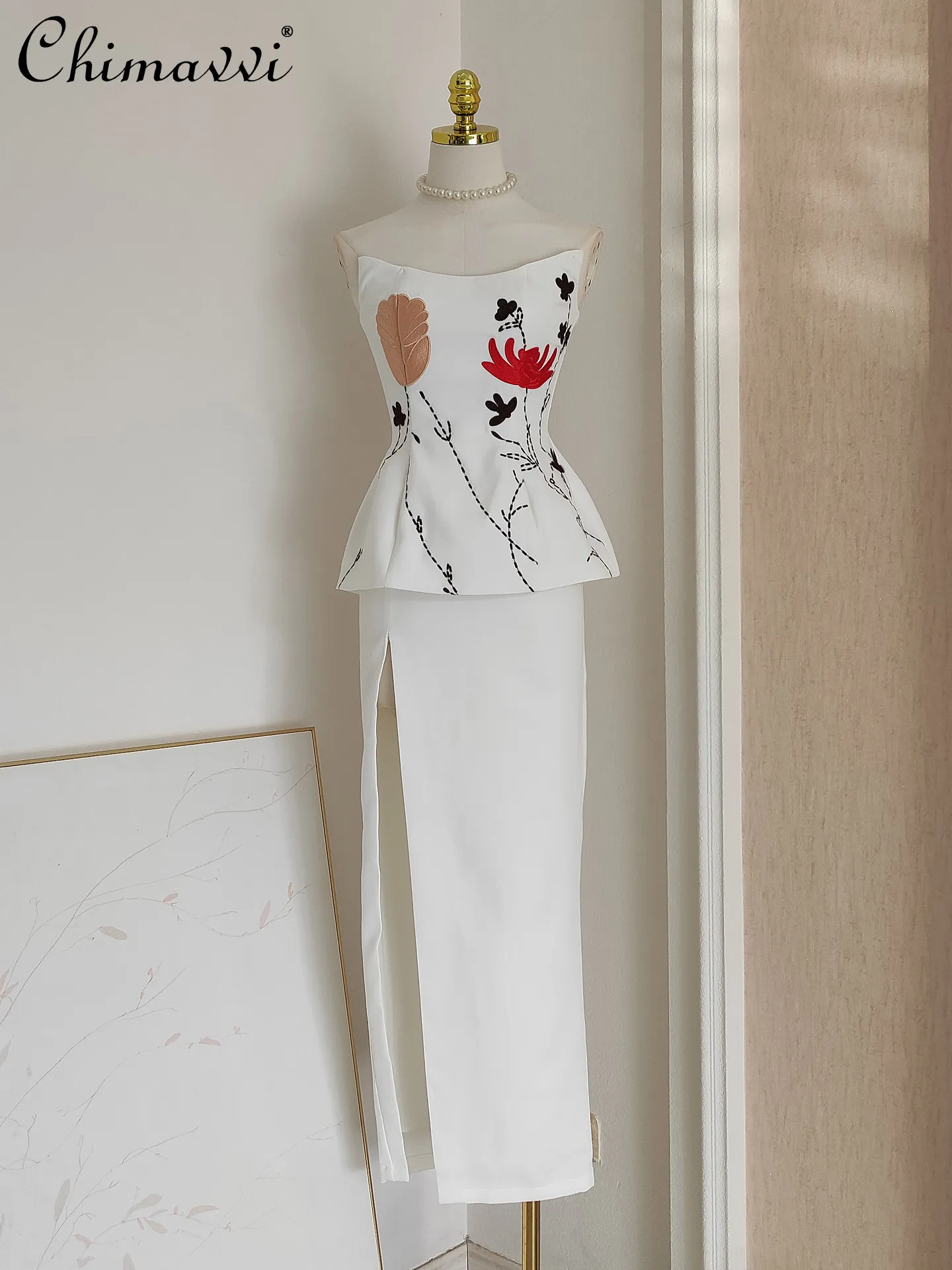 

French Elegant Fashion Heavy Industry Embroidery Fishbone Strapless Top High Waist Split Skirt Two-piece Set Women Summer 2026