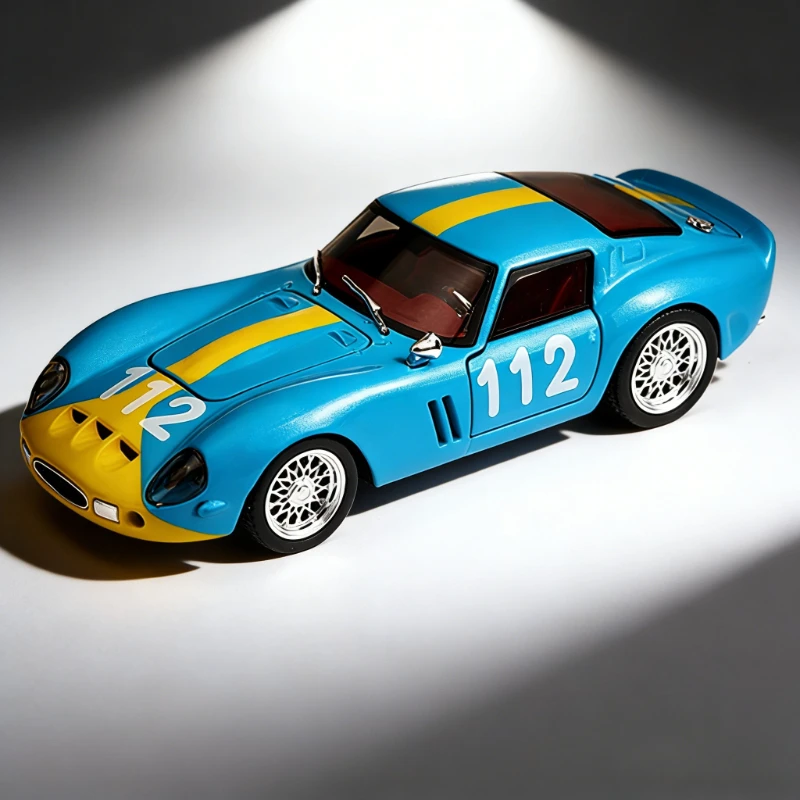 

Модель спортивного автомобиля 250GTO в масштабе 1:32, трековая версия, со звуком и светом, с функцией отката назад, декоративная игрушка для спальни или стола.