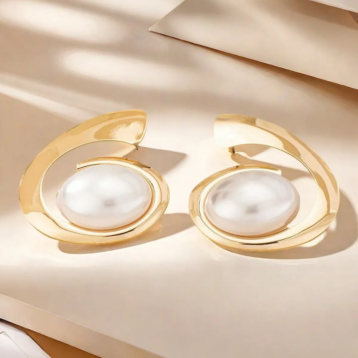 1 pair of fashion personality exaggerated pearl spiral vortex earrings women's niche design stud earrings temperament
