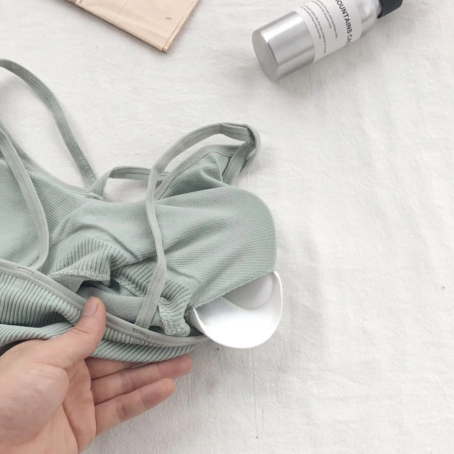 新作セクシー スポーツブラレット ベスト 胸パッド入り スチールリングなし 薄手 ギャザー オープンバック Vネック ベストブラ レディース 下着