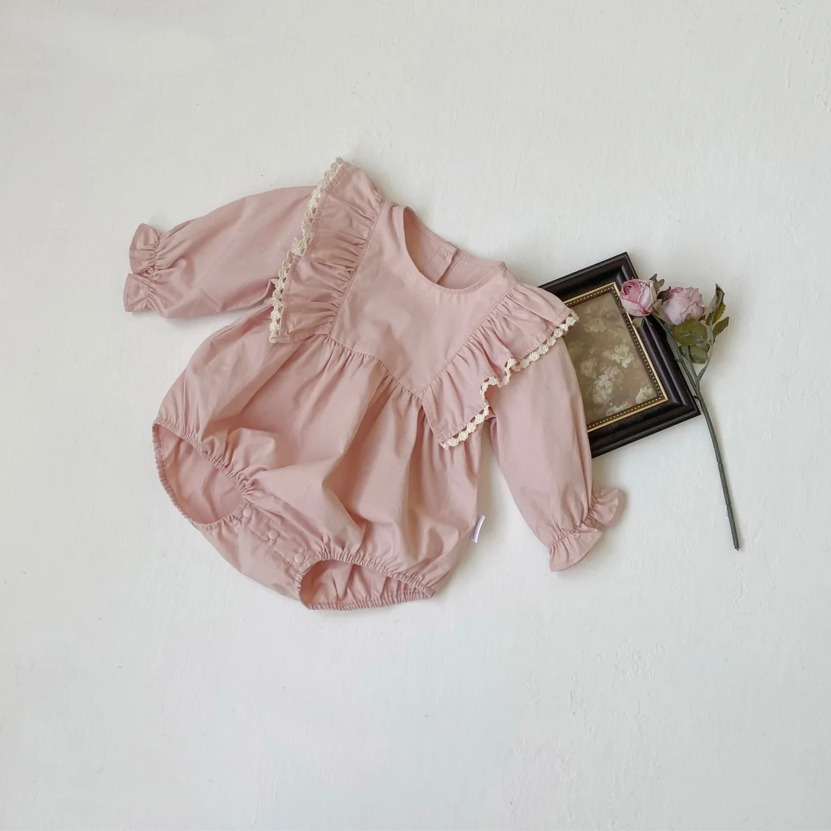 Spring and Autumn Girls' Korean Sweet Jumpsuit Baby Lotus Leaf Edge Lace Bag Fart Clothes Baby Long Sleeve Rompers