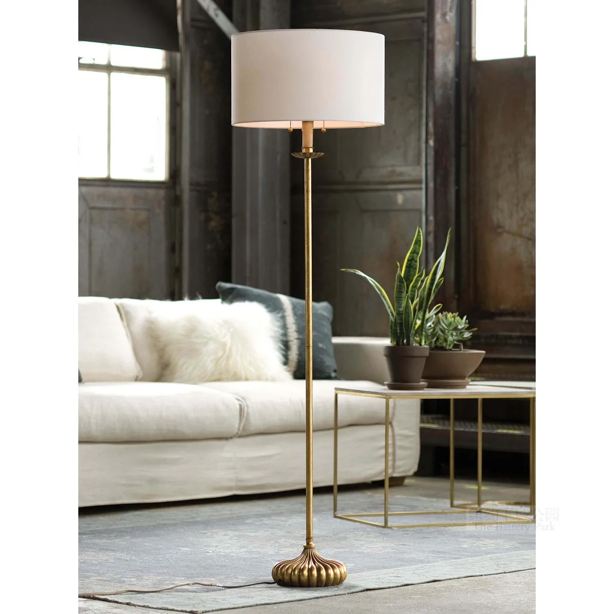 

New York Downtown Park Imported Grove Made Old Classic Gold Neck Tuanhua American Floor Lamp