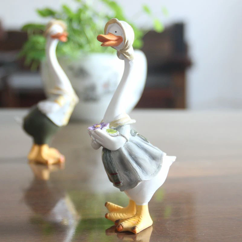 Creative Cute Resin Duck Statue Doll Desktop Decoration Animal Figurine Exquisite Lifelikes Adorable Art Duck Garden Ornament