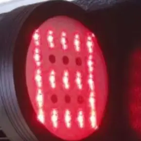 

Система низкоуровневой лазерной терапии с 25 диодами мощностью 1295 мВт для стимуляции нервной функции и снятия боли, в комплекте с защитными очками