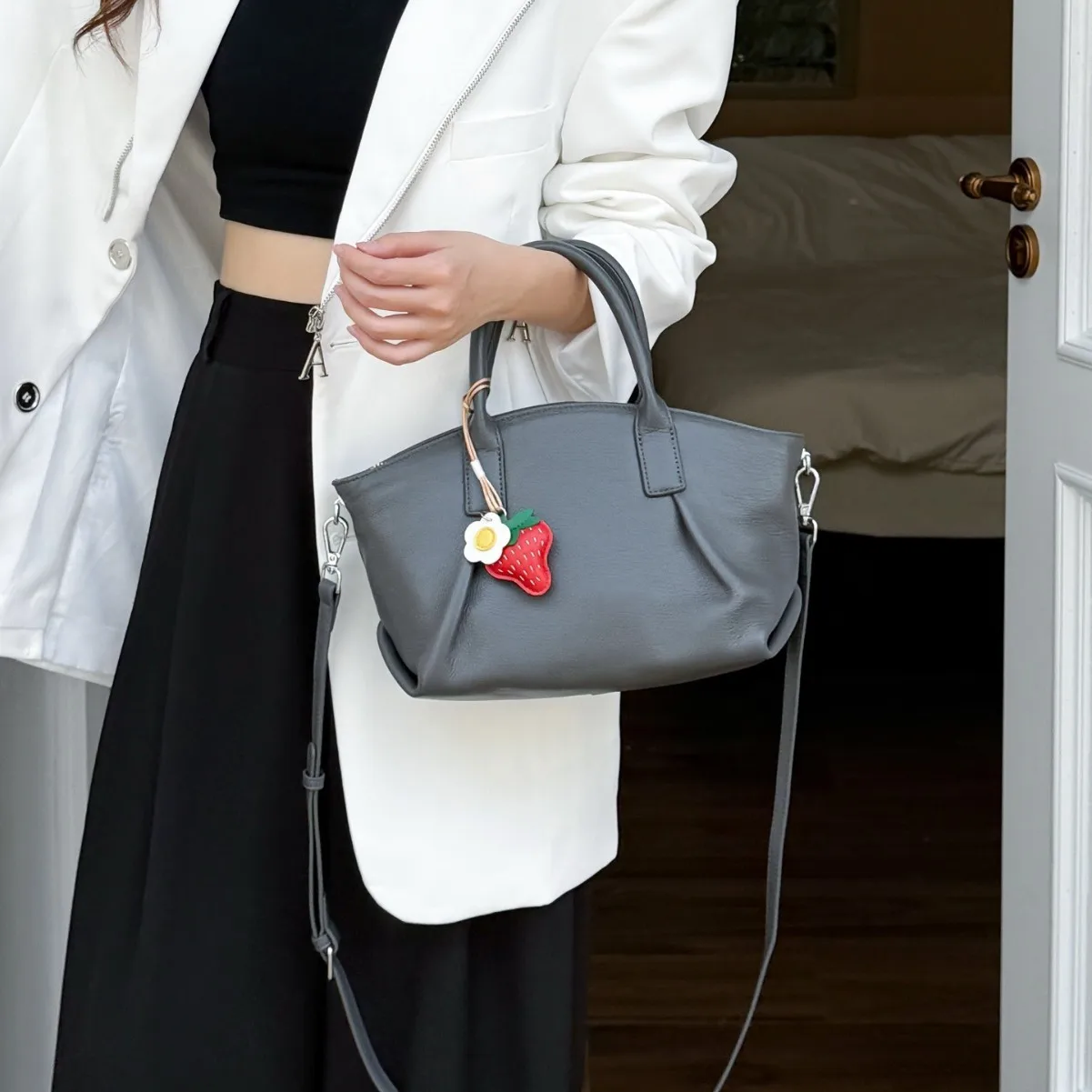 

2026 Retro Bag Women Top Layer Cowhide Natural Pattern Crossbody Fashionable Handbag Designer Luxury Bag