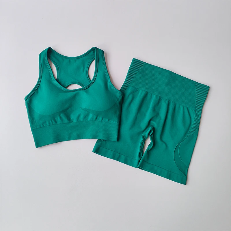 Hochgeschnittenes und hüftformendes Fitness-Set für Frauen mit schönem Rücken-Sport-BH, Yoga-Kleid, enganliegender Trainings- und Sport-Shorts-Kombination – Detail 3