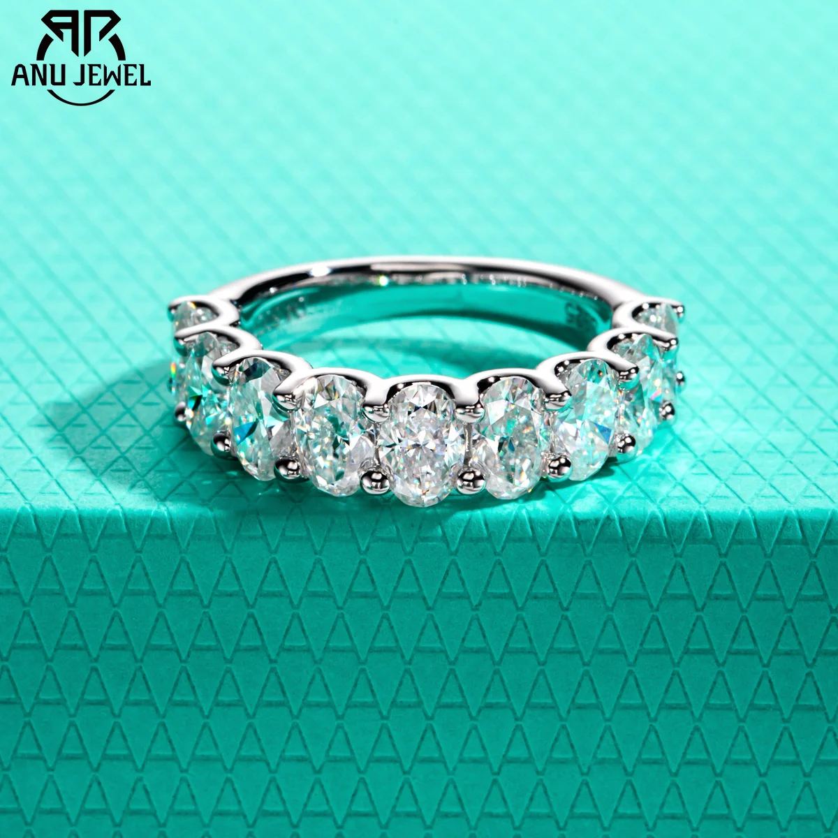 56.Jewel 0.5ct Oval Cut Moissanite Obrączki ślubne 925 Sterling Silver Lab Created Diamond Half Eternity Pierścionki Biżuteria Hurtownia