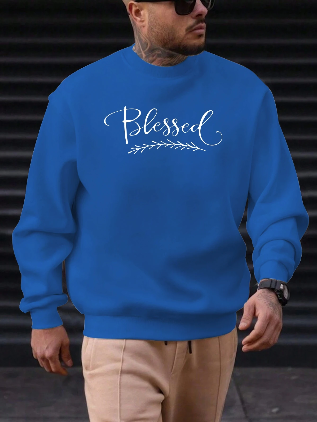 Sweater Crewneck Oversize Pria Terbaru Trendi Minimalis Elegan dengan Grafis Huruf Tulisan Tangan 'Blessed' Pakaian Kasual