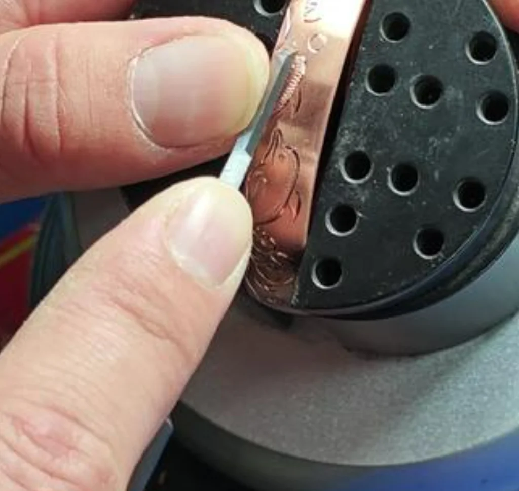 

Pneumatic Jewelry Engraving Machine Graver Carving Tool for Precise Metal Artwork Engraving