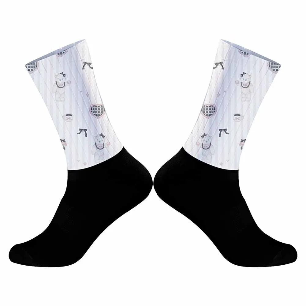 Cute love and teddy bear pattern sports cycling socks, durable, unisex, suitable for outdoor sports enthusiasts and more people