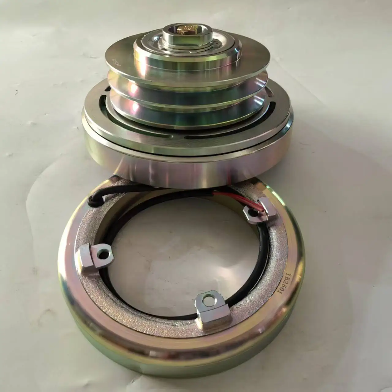 Bus air conditioning compressor parts electromagnetic clutch internal suction type / 24V