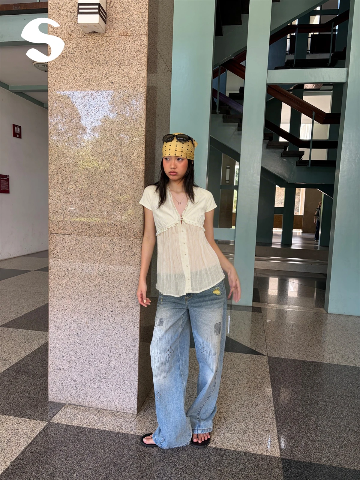 

Ретро-рубашка с V-образным вырезом, плиссировкой и текстурой под дерево, приталенная, с коротким рукавом, прямого кроя, на пуговицах, для повседневной носки