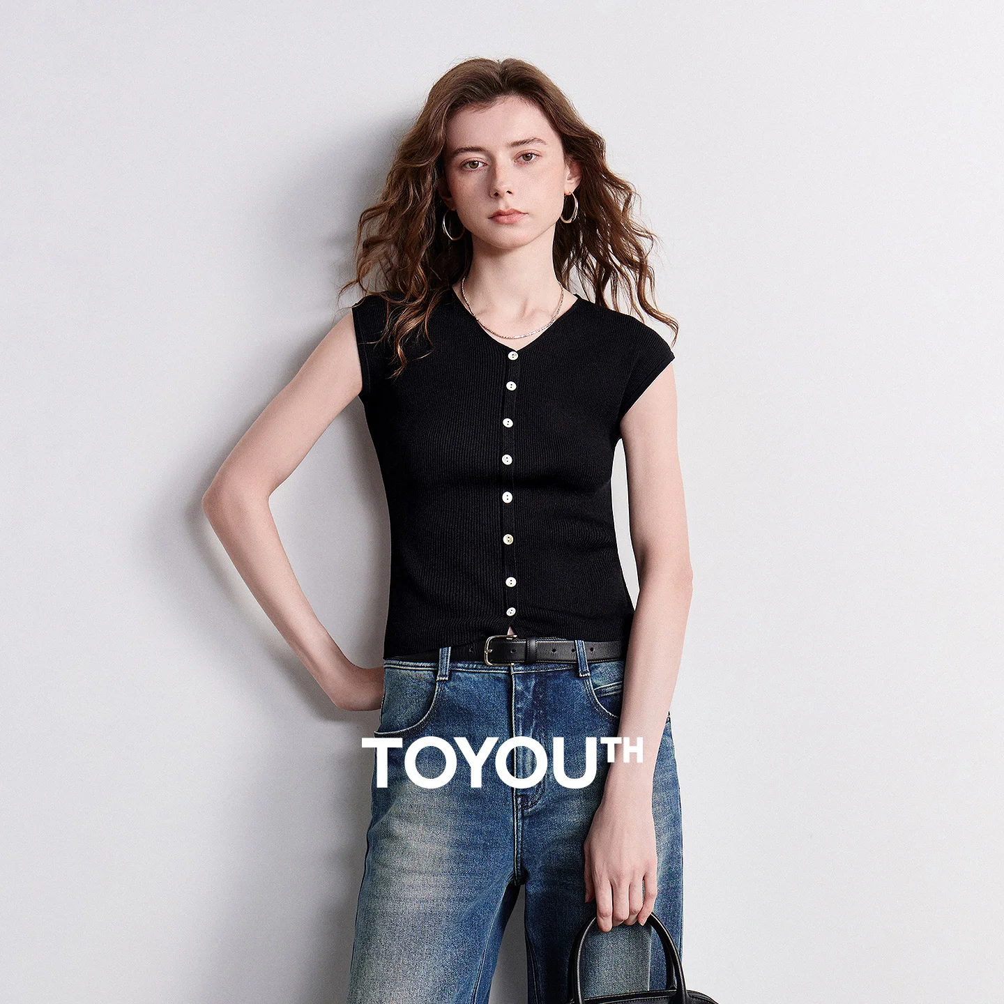 

TOYOUTH Women Knitwear 2026 Summer New Ice Silk V-neck Single Breasted Slim Fit Short Sleeved Top