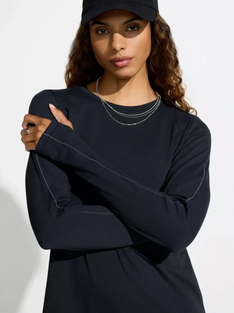 تي شيرت رياضي نسائي طويل الأكمام بقصة ضيقة، سريع الجفاف وقابل للتنفس، مصنوع من ألياف البوليستر، ملابس كاجوال أنيقة