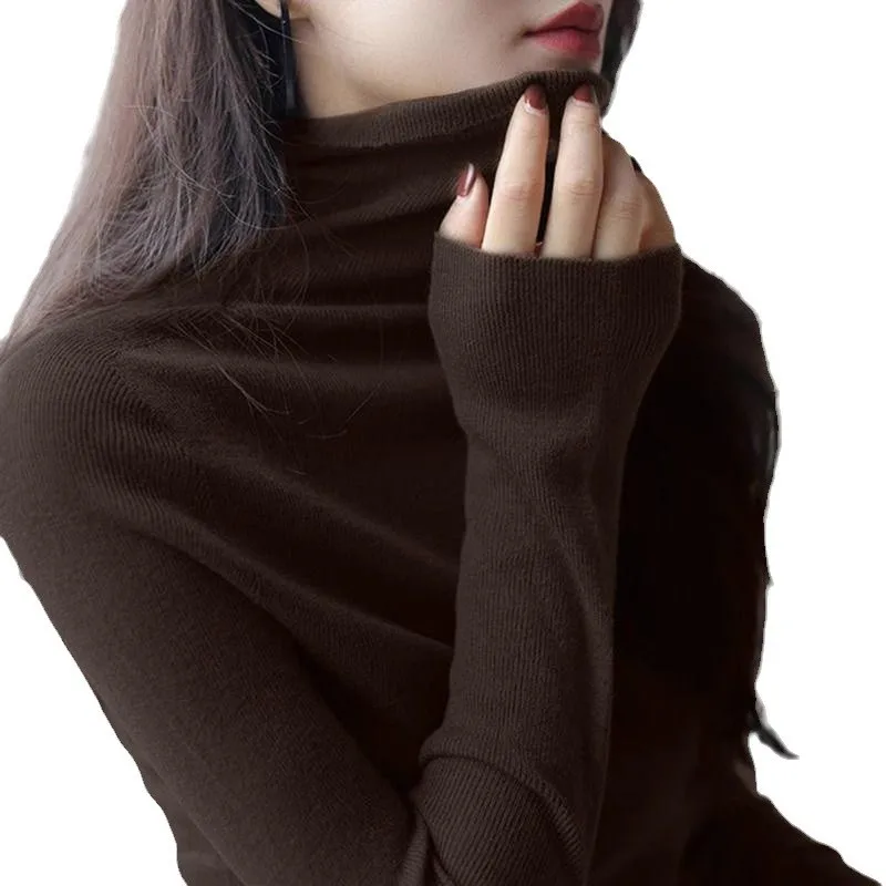 قميص محبوك ناعم برقبة عالية للنساء خريف وشتاء 2024 نمط جديد سترة داخلية نحيفة بلون واحد بأكمام طويلة من ألياف البوليستر