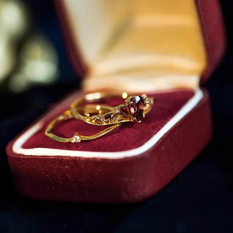 Vintage Water drop Diamond inlay Ruby Crown rings for women Fashion Light Luxury High End Two Piece Set Ring Banquet Jewelry