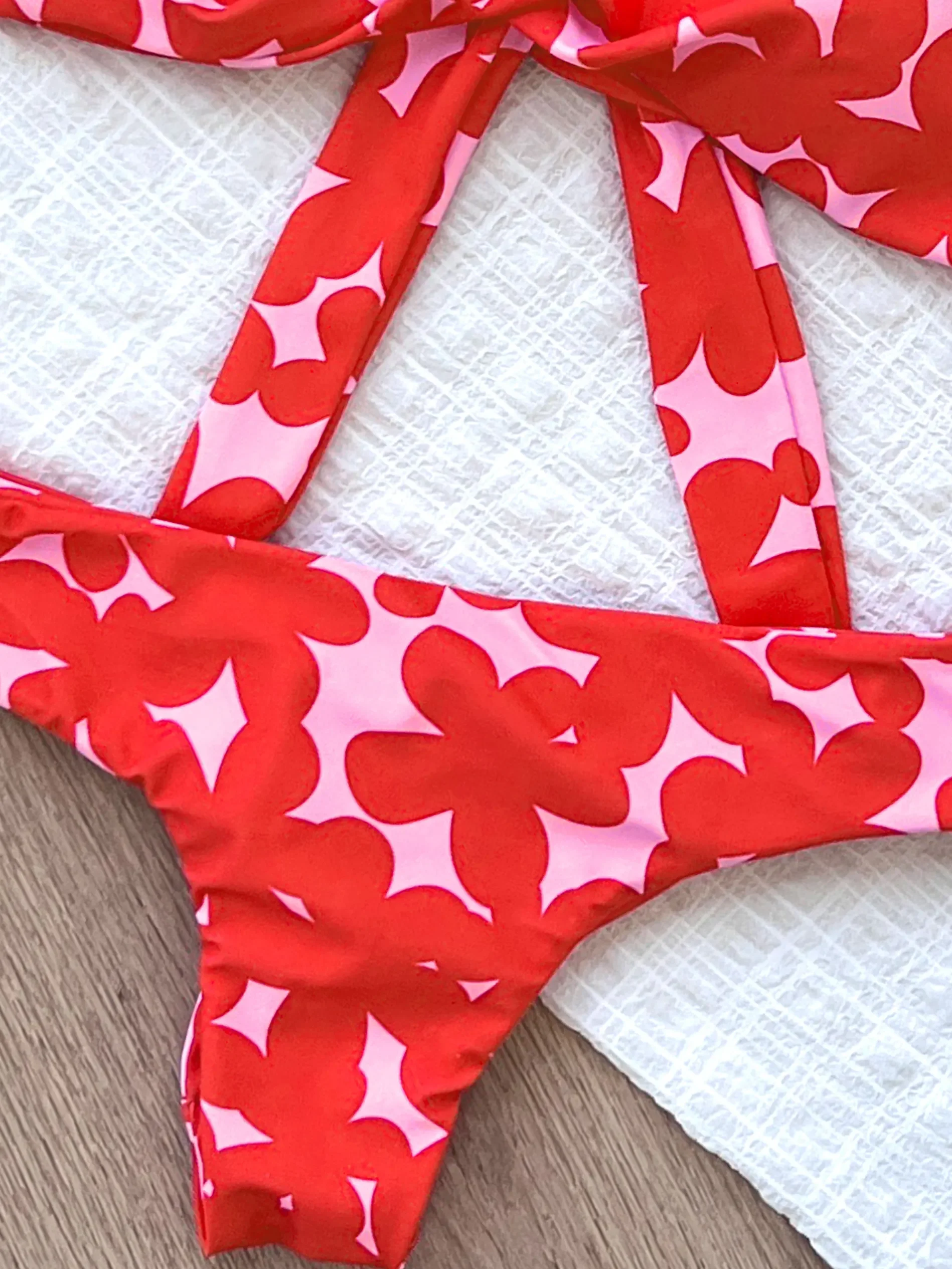 2025 heißer Verkauf Schulter Rüschen Bikini Frauen Badeanzug Sexy Mode Rot Druck Biquini Dame Badeanzug Bademode Weibliche Bademode