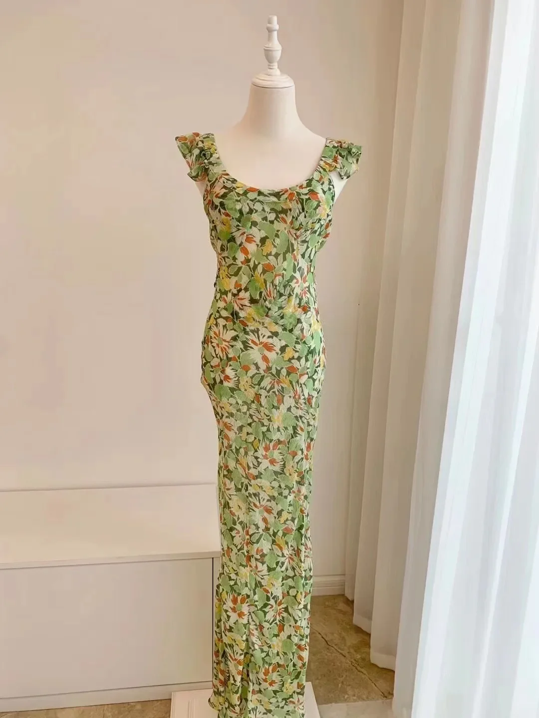 

Women Floral Printed Spaghetti Strap Square Collar 100% Silk Maxi Dress