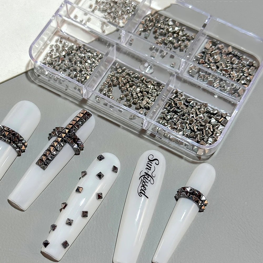360 Stück Silberlegierung Quadratische Nieten Y2K Nagelcharms Gun Black Golden Punk Spike Studs Nagelteile Quadratische Kegelnieten 3D Deko – Detail 9