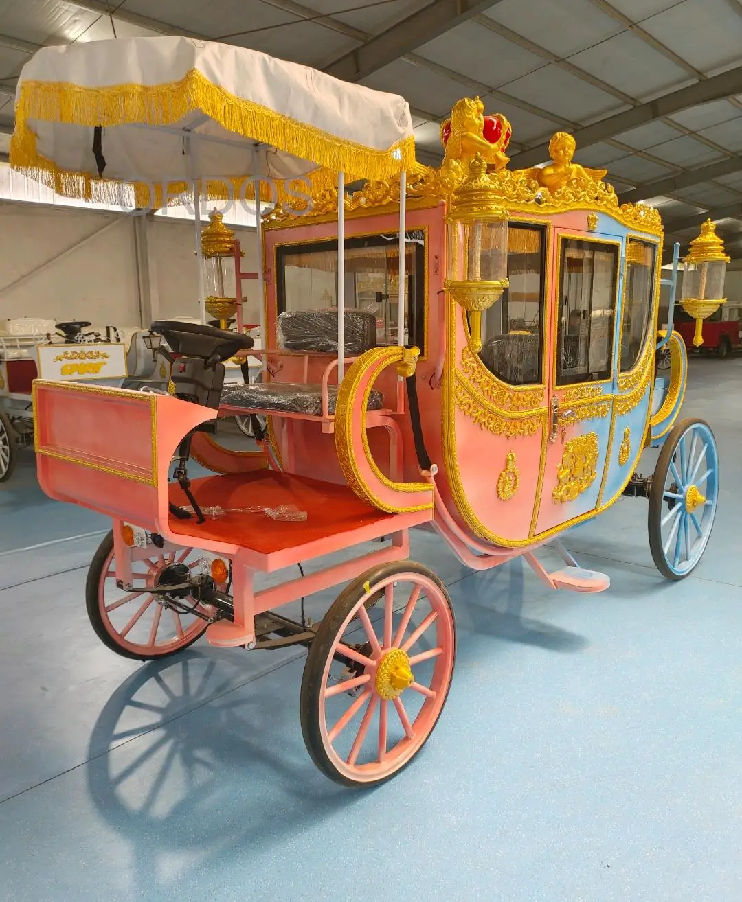 Customized Electric Royal Horse Sightseeing Carriage Wedding Wagon Cart Royal Horse Drawn Cinderella Carriage