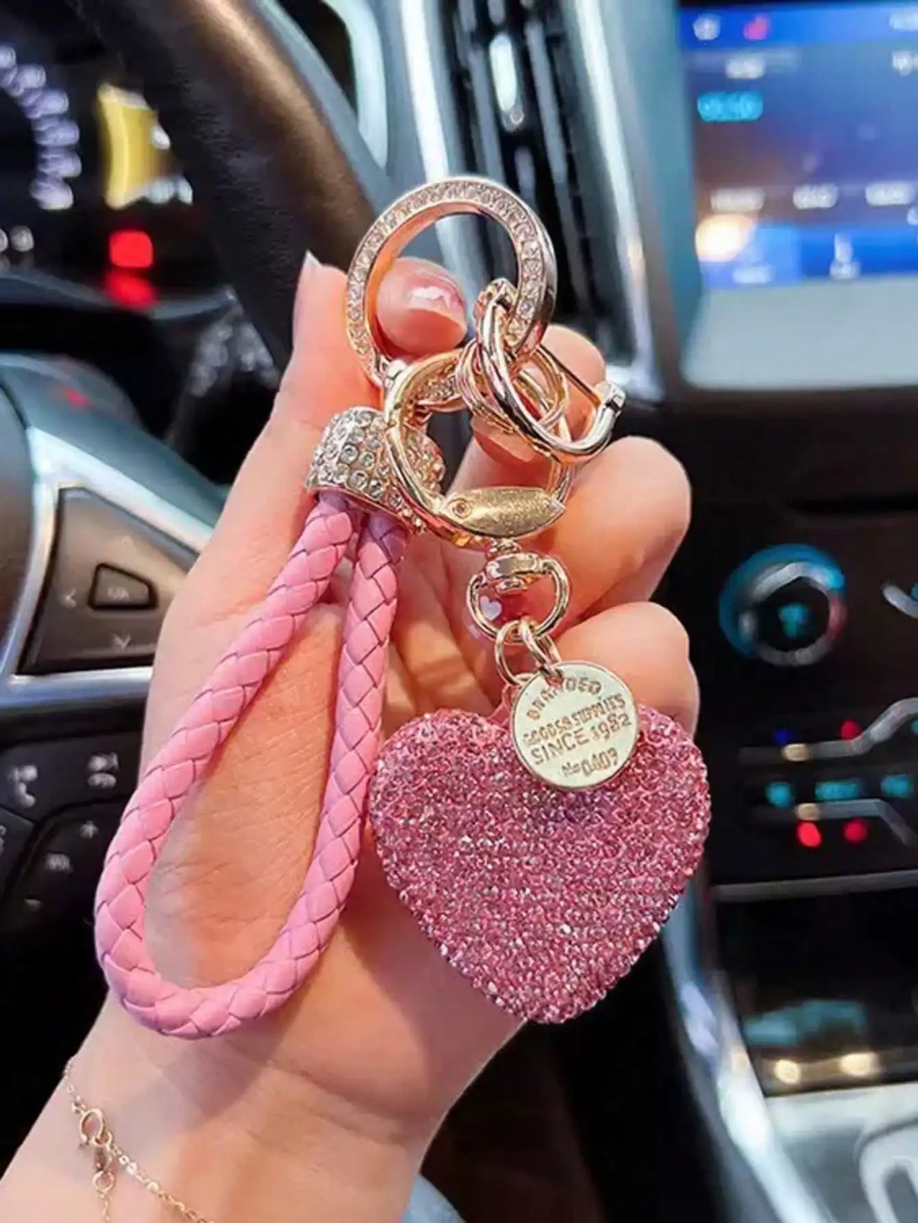 

Розовый брелок-сердечко со стразами и плетеным ремешком для ключей от машины, блестящий аксессуар в подарок для женщин