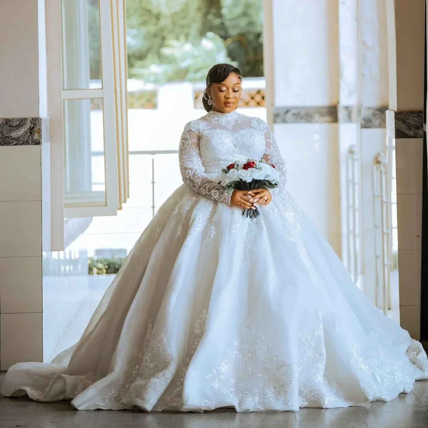 Customized Beaded Plus Size Wedding Dresses Sequined Appliqued Bridal Gown Long Sleeves Tulle Cathedral Train Vestido de Novia