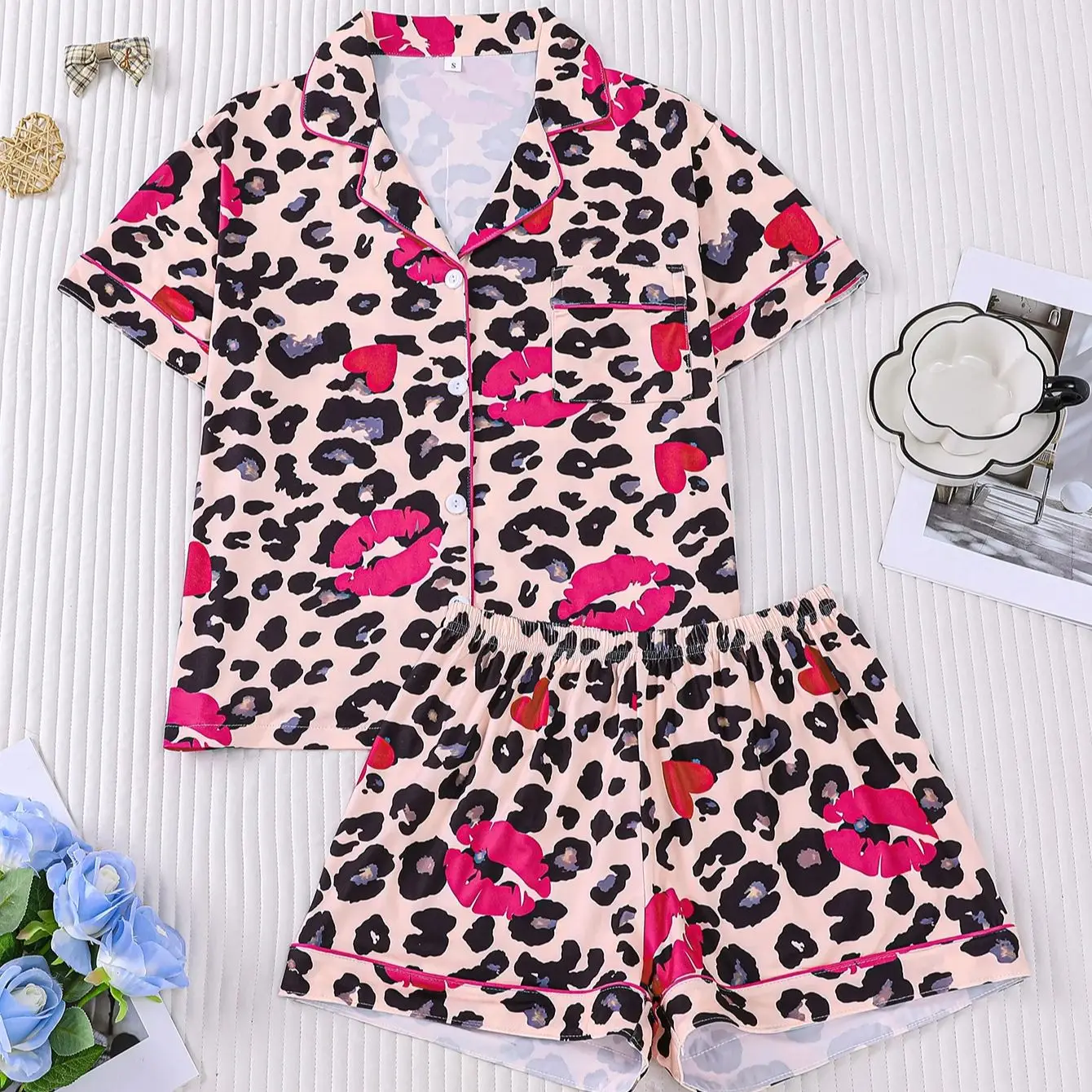 Women's Leopard Print Red Lip Printed Pajamas Set, Short-Sleeved Cardigan Shorts, Home Wear, Breathable and Can Be Worn Outside