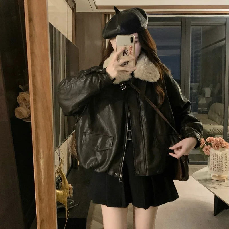 

Winter Women's Fur Leather Jacket Long Sleeved Loose Warm Lamb Wool Vintage Thickened Locomotive Lapel Female PU Motorcycle Coat