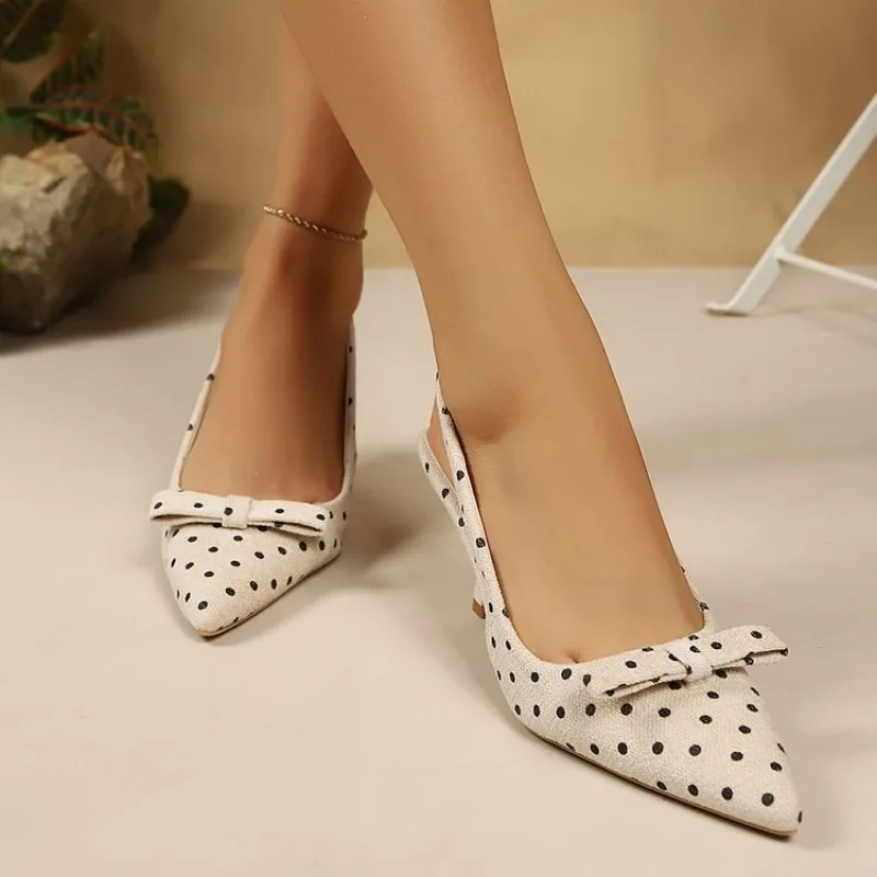 Damenmode, geschlossene Zehenpartie, Stiletto-Pumps, spitze Zehen, hohe Absätze, elegantes Schuhwerk für Büro, formelle Anlässe, bequemes Schuhwerk für Damen. – Detail 6