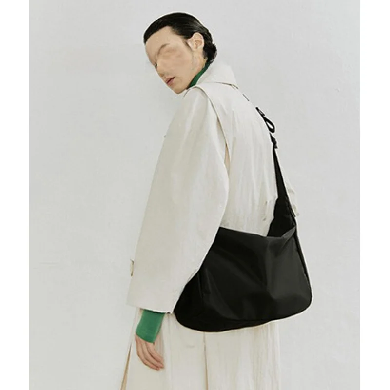 

Retro Street Sle Ins Large Capaci Nylon Sports Fitn Casual ex Crossbody Bag with Soft Handle And Zipper Closure