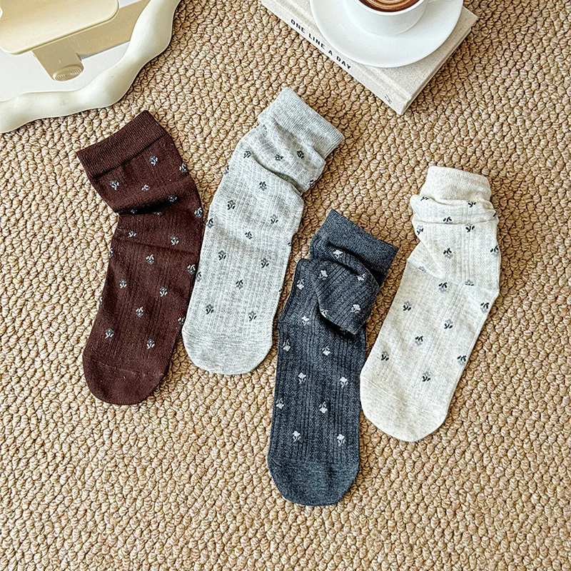 1/4 Paar Frühling Herbst neue kleine florale Socken aus reiner Baumwolle Damen vielseitige elegante atmungsaktive schweißabsorbierende Freizeitsocken