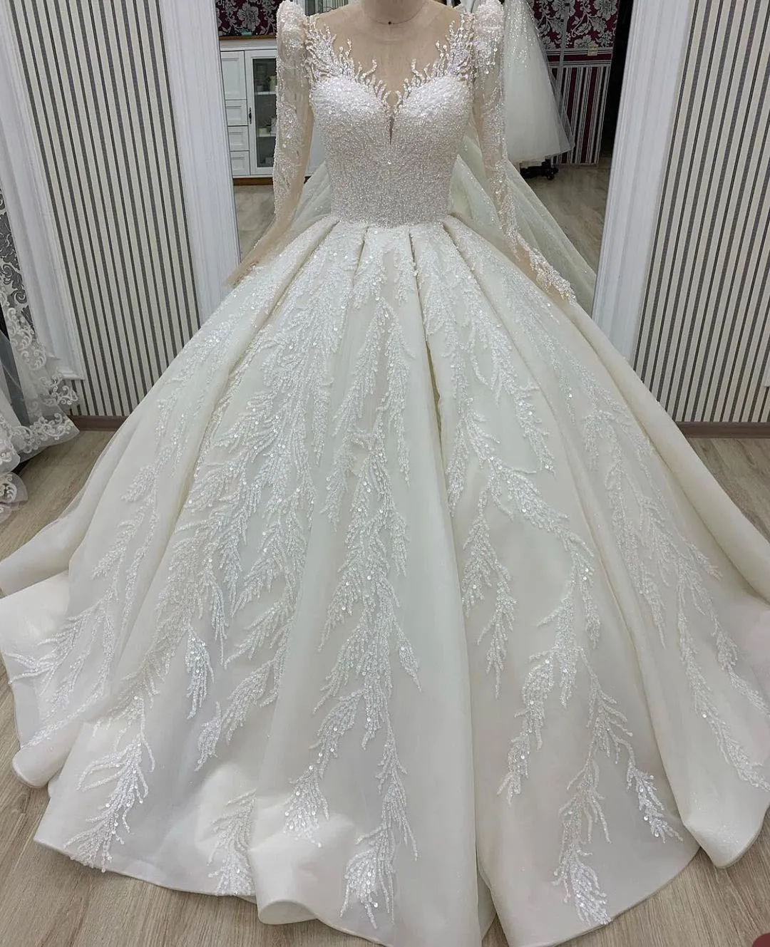 Exquisite A-Line Sequined Wedding Dresses Beadeds Appliques O-Neck Bridal Gowns Full Sleeve Brush Train Robe De Vestido