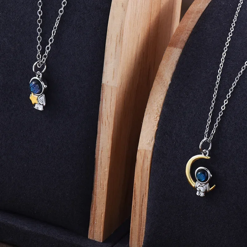 

Moon astronaut couple necklaces, for both men and women, the trend of niche designs and light luxury collarbone chains