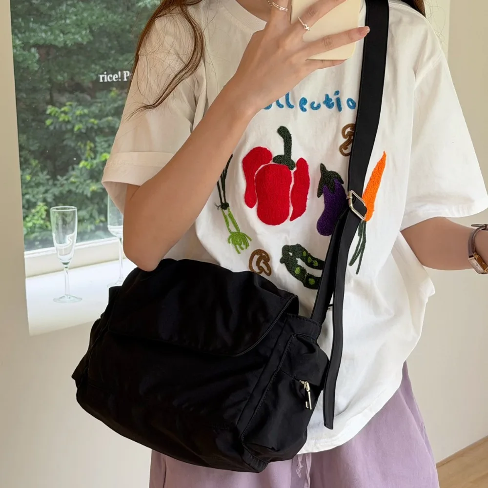 2026 New Korean Nylon Canvas Messenger Bag for Student Boy Girl Minimalist Crossbody Shoulder Bag Versatile Commute Flap Purse
