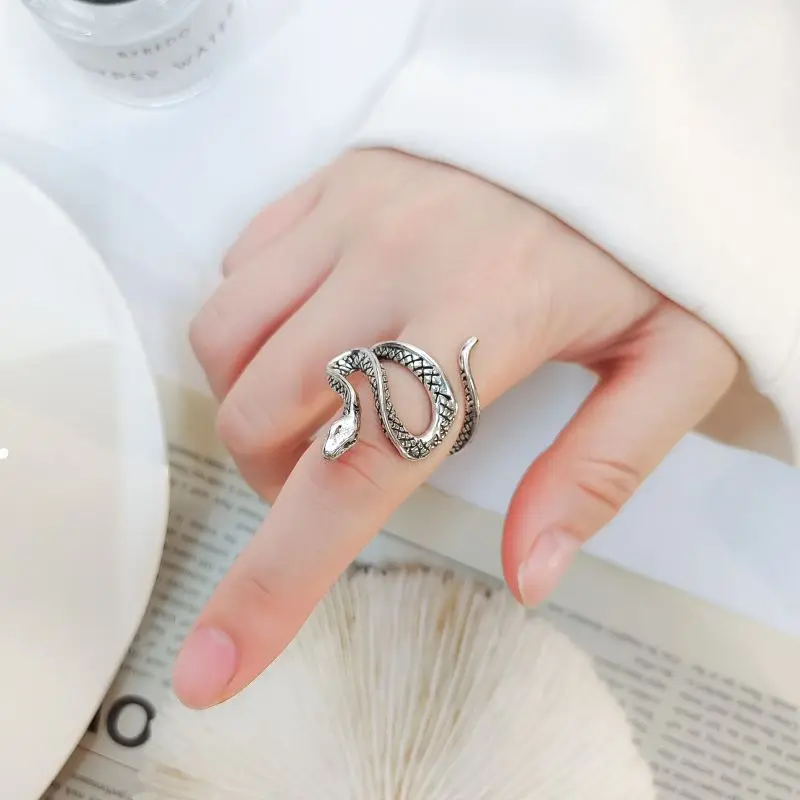 Retro pierścień wąż dla mężczyzn kobiet regulowany metalowy wzór ze zwierzętami Punk gotycki styl pierścionki dla par prezent akcesoria biżuteryjne mody